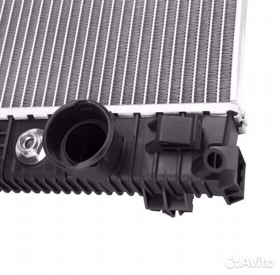 Радиатор охлаждения на Мерседес w212 Е200 Е400