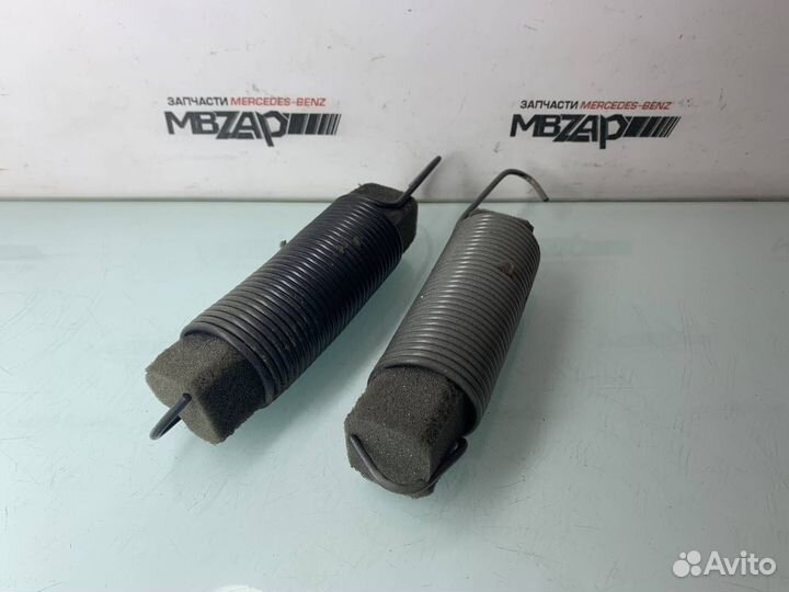 Пружина крышки багажника Mercedes W205