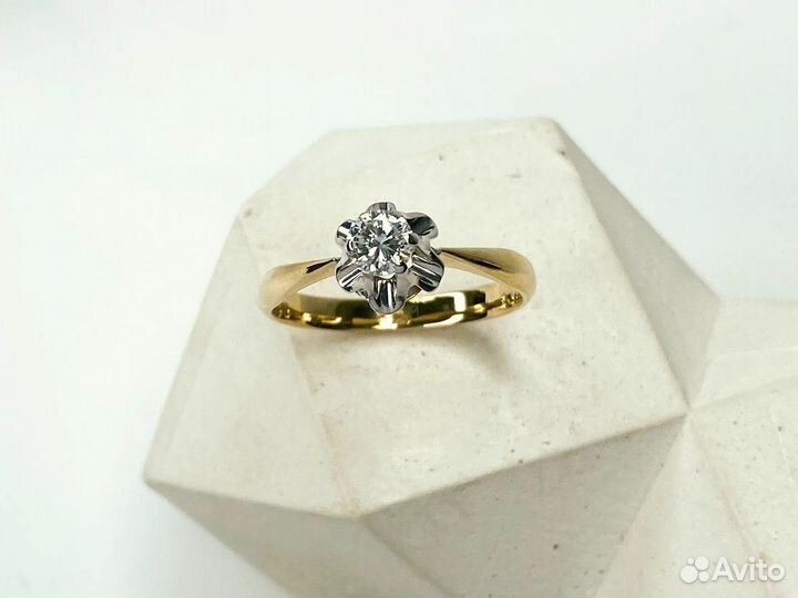 Золотое кольцо с бриллиантами 0,35 ct 750 пробы