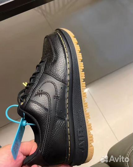 Nike Air Force 1 Luxe 