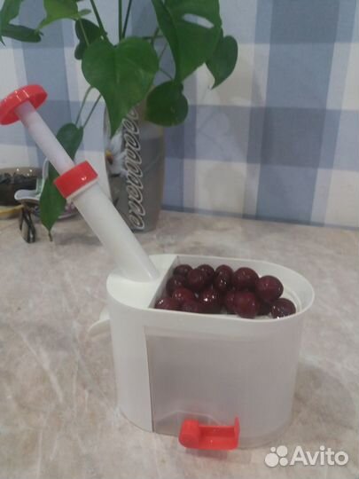 Машинка для удаления косточек из вишни