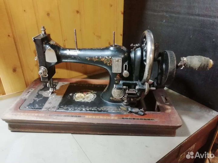 Дореволюционная швейная машинка 