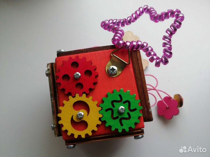 Бизикубик для мелкой моторики. Развивающая игиушка