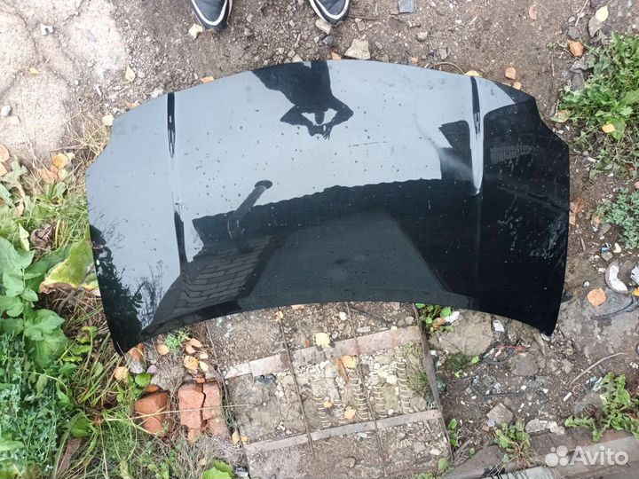 Toyota auris капот