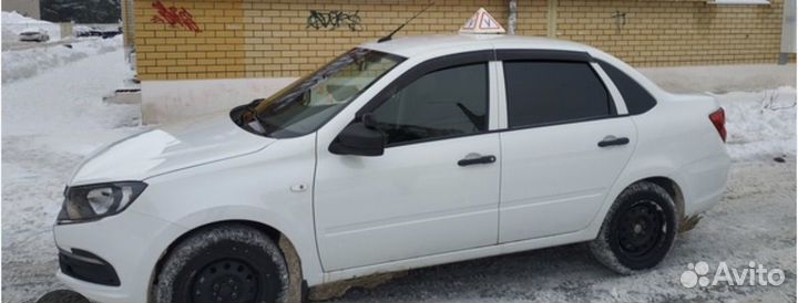 Инструктор по вождению автоинструктор
