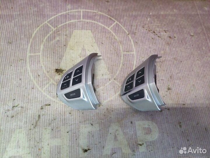 Кнопка управления магнитолой на руль Mitsubishi