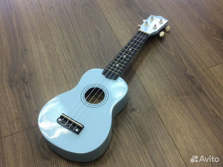 Укулеле сопрано нежно голубая новая