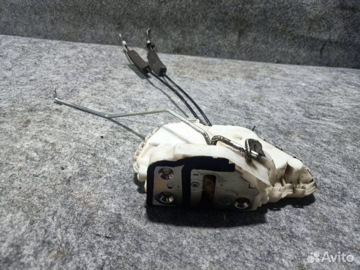 Замок двери передний правый Honda Cr-V 3 R20A2