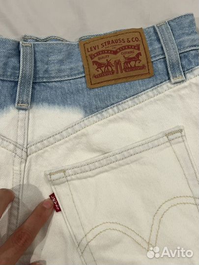 Джинсовые шорты Levis женские w26