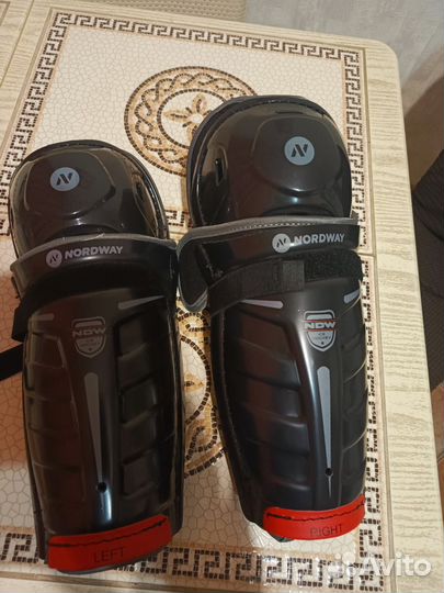 Щитки хоккейные размер 11