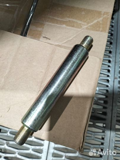 Ось крепления амортизатора заднего нижняя