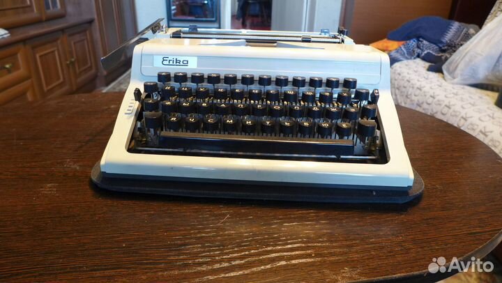 Печатная пишущая машинка Erika