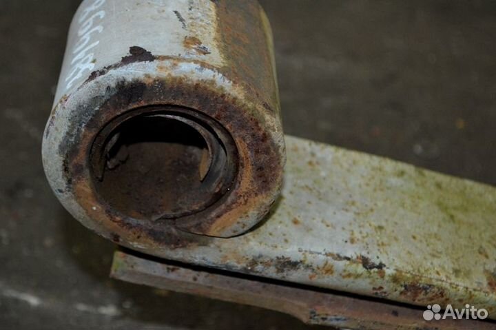 Рессора переднего моста, левая mercedes-benz Axor