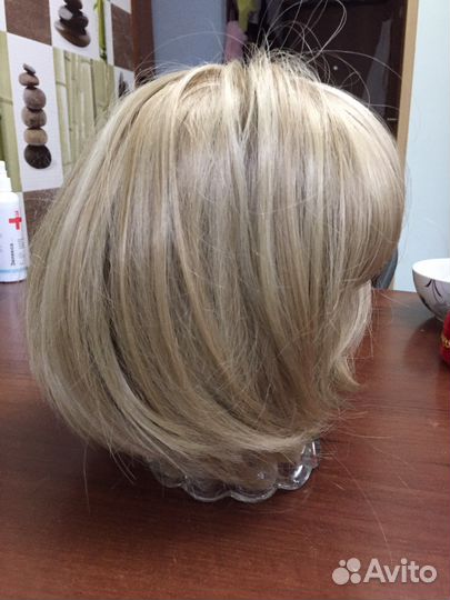 Парик каре с челкой блонд