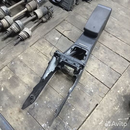 Консоль Volkswagen Passat B6 (Пассат Б6)