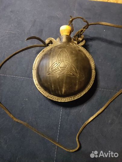 Фляга кожаная