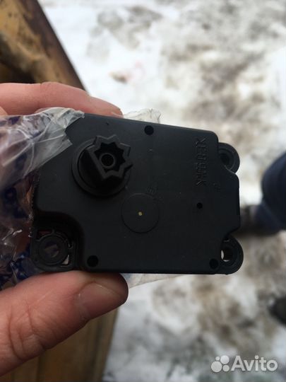 Моторчик регулировки заслонок Вольво 30733779