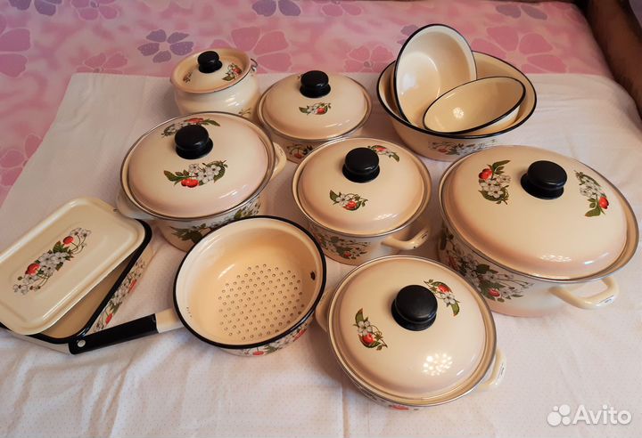 Набор эмалированной посуды