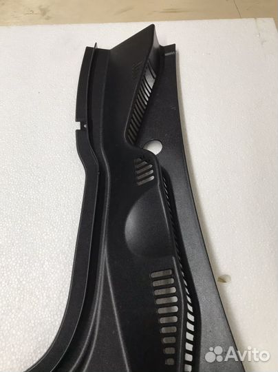 Левая часть жабо 3C1819403B Passat B7