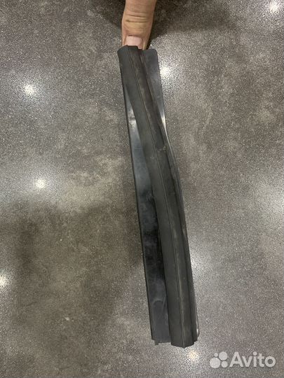 Уплотнитель капота Nissan X-Trail T31