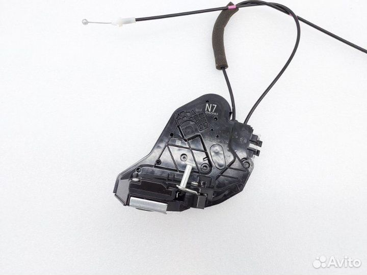 Замок двери задний правый Toyota Camry XV70