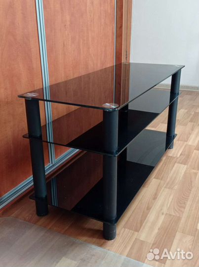 Стеклянная тумба под телевизор