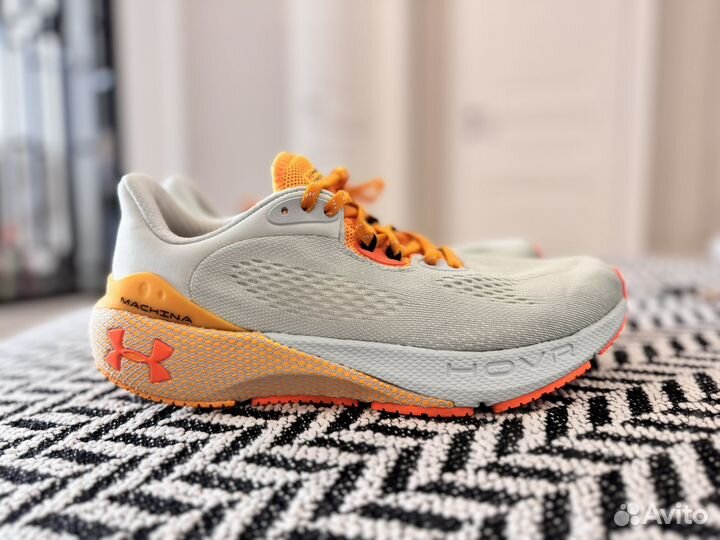 Кроссовки under armour hovr phantom 38