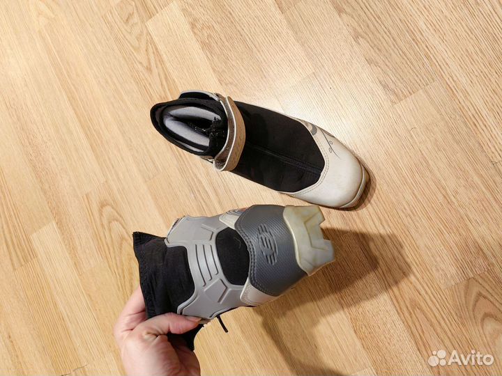 Лыжные ботинки