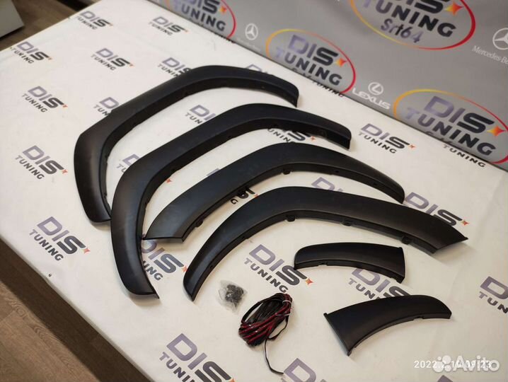 Фендеры на toyota hilux pick up с 16 г
