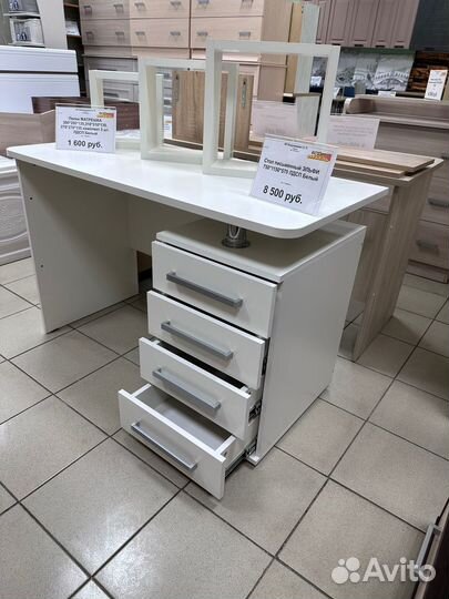 Стол письменный 