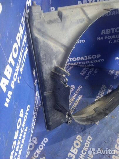 Диффузор радиатора Mitsubishi Pajero 3 внедорожник