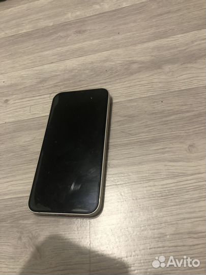 Телефон iPhone 13