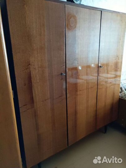 Шкаф платяной-бельевой