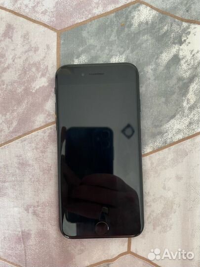 iPhone SE, 64 ГБ