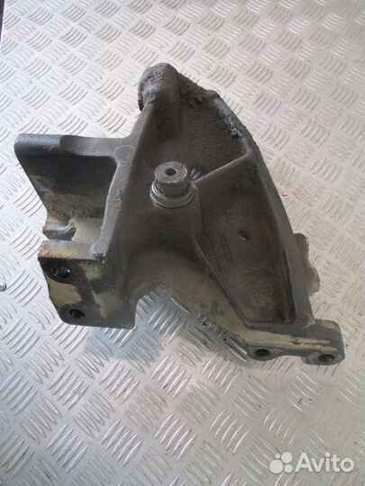 Кронштейн усилителя бампера правый Scania 1431602