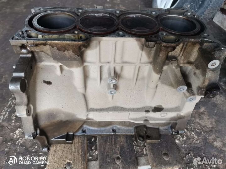 Блок в сборе на Mitsubihi Lancer 10