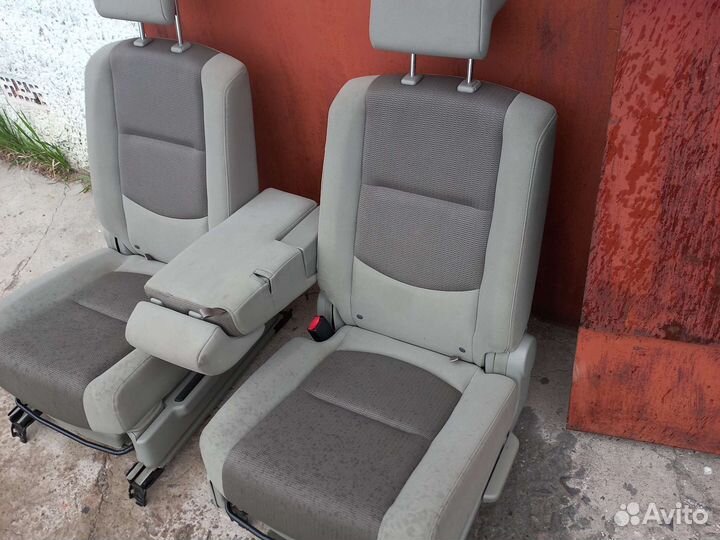 Mazda 5 (CR) 05-10 средний ряд сидений,подлокотник
