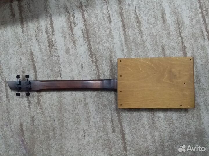 Акустическая гитара cigar box guitar