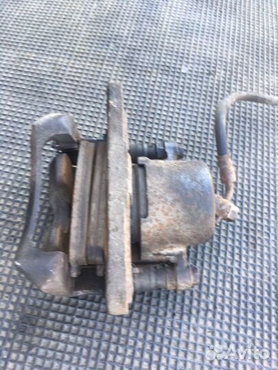 Toyota rav4 2004 суппорт передний левый