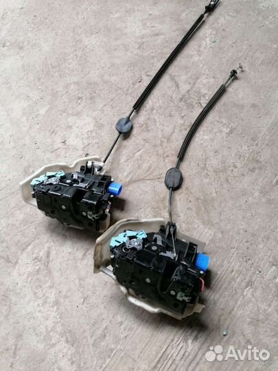 Замок двери Фольксваген Гольф плюс 2012г