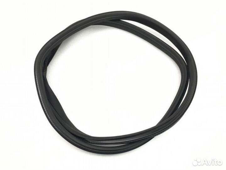 Уплотнительная резинка задняя левая Mercedes Cla