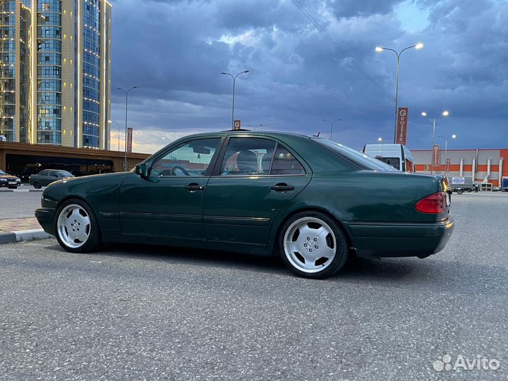 Крыло на mercedes 210