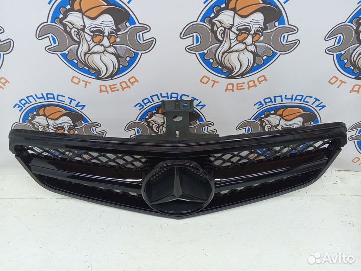 Решетка радиатора mercedes W204 C204 AMG C63