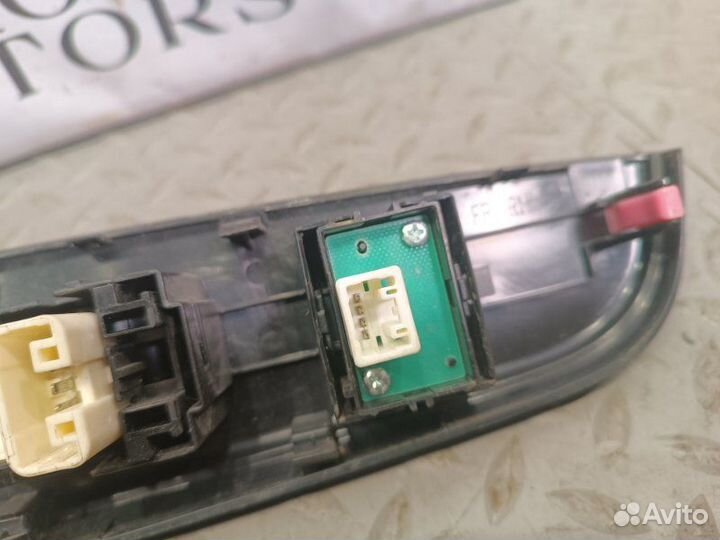 Блок управления стеклоподъемниками передний правый
