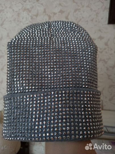 Шапка со стразами