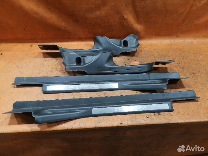Обшивка багажника A2036901887 на Mercedes-Benz C-C