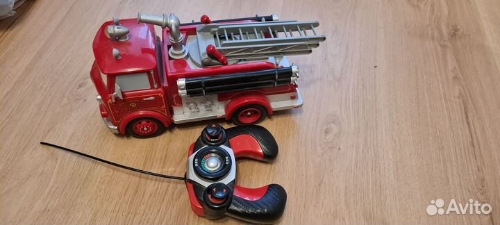 Тачки. Пожарная машина, свет, звук, вода, глаза