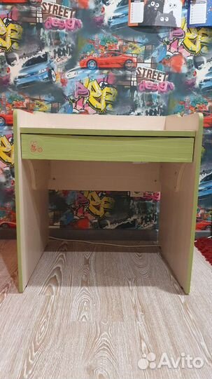 Детский письменный стол