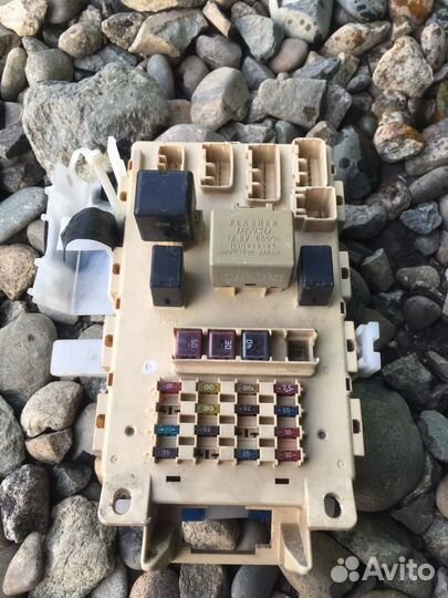 Toyota funcargo блок предохранителей салонный