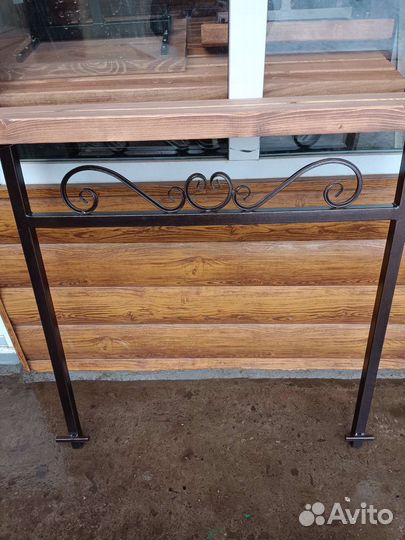 Стол и лавочка на кладбище